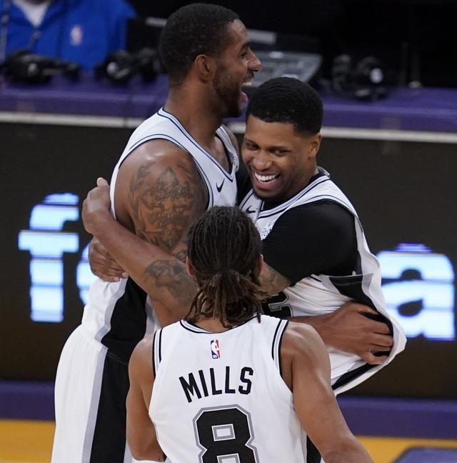 福伊特：尽管与皇马比赛会非常艰难，但与这些顶级球员交手太棒了.